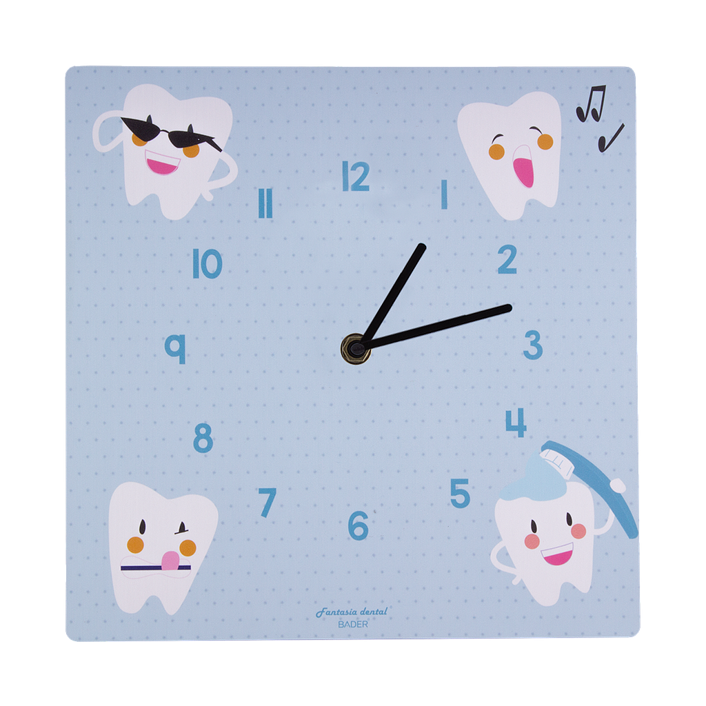 QUADRATISCHE WANDUHR